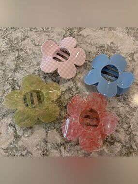 Piper-K Set of 4 Flower-Shaped Hair Claw Clips in Pastel Colors